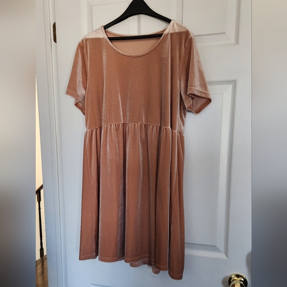 Soft velvety dress - Picture 3 of 3